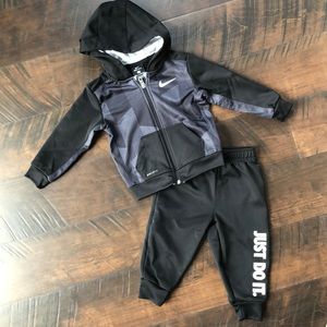 Boys Nike fleece matching set